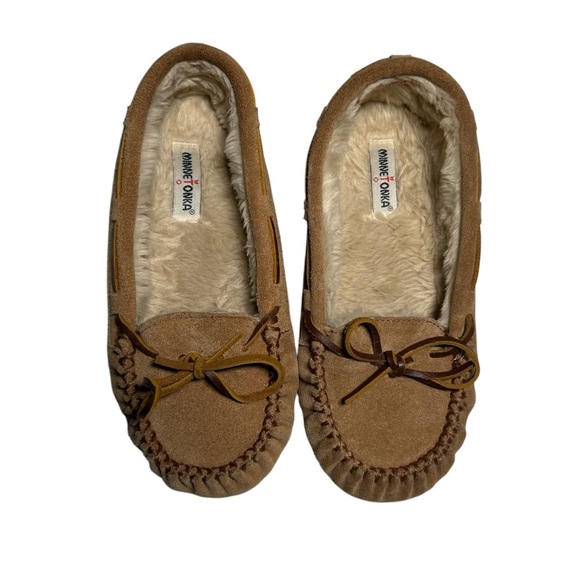 Minnetonka Cally Mocassin Slippers Suede Pile Tan Women’s 5.5 Girls Size 4 - Picture 1 of 7